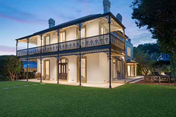 Carleith is an 1896-built residence on 1113 square metres set on one of the highest points of Hunters Hill.