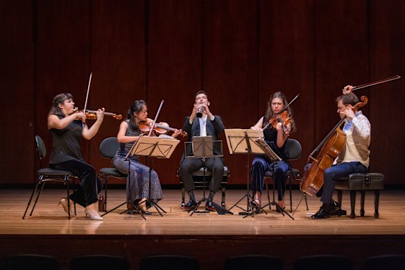 Lloyd Van’t Hoff performs with the Doric String Quartet