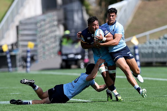 Semisi Tupou Ta’eiloa is tackled by Joseph-Aukuso Suaalii.