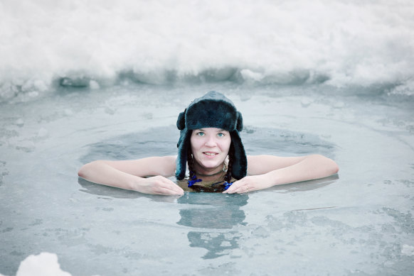 Atalviuinti: Skinny dipping the Finnish way. 