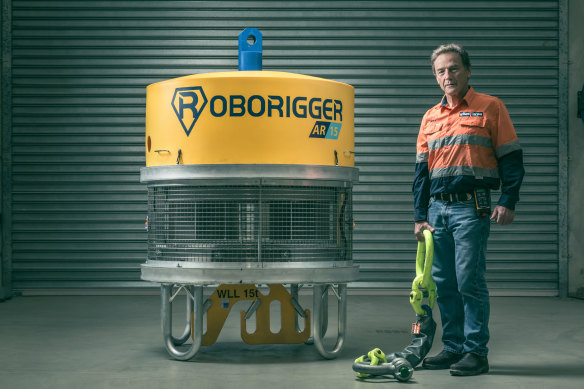 Derick Markwell with his Roborigger system.