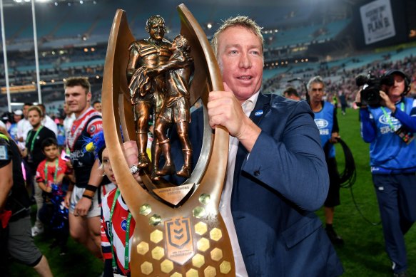 Triple premiership-winning Roosters coach Trent Robinson has recommitted to the club.