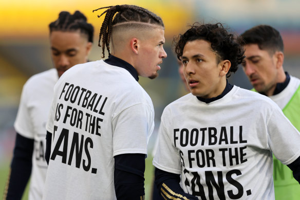 Kalvin Phillips of Leeds United warms up for the Liverpool clash while wearing a protest t-shirt.