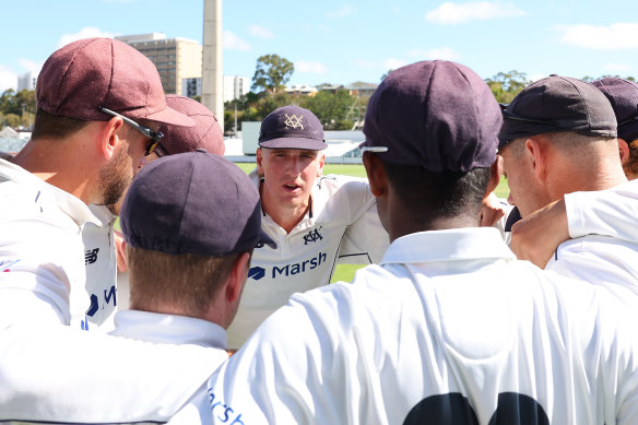 Will Sutherland addresses his Victorian teammates.