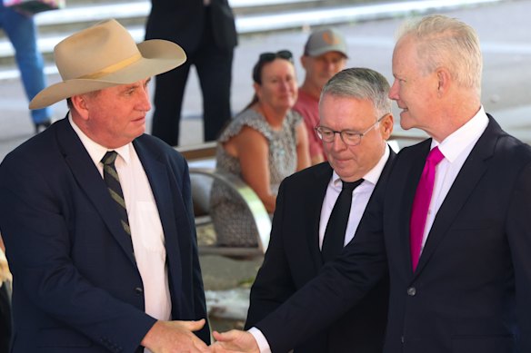Barnaby Joyce, Joel Fitzgibbon y Ross Cameron antes del funeral.