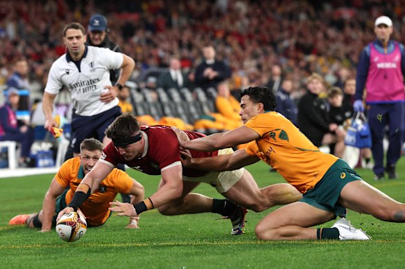 Tom Curry goes over for a try in the first half. 