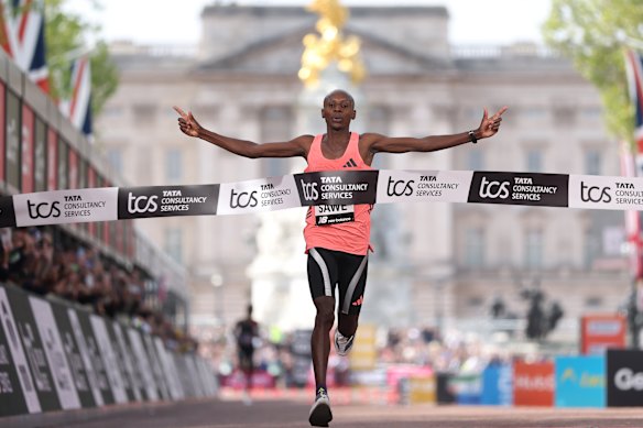 Sabastian Sawe of Team Kenya celebrates crossing the finish line.