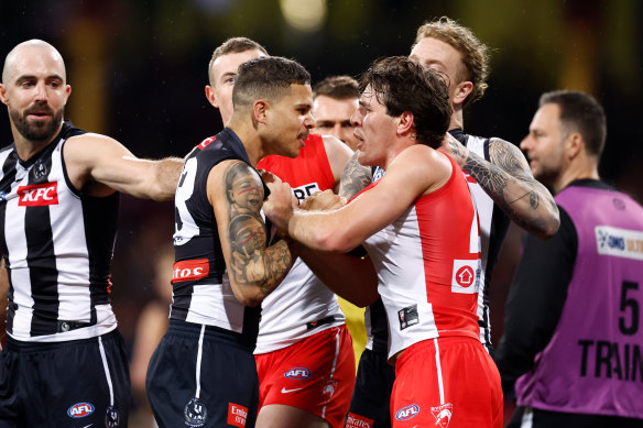 Collingwood’s Bobby Hill and Sydney’s Errol Gulden face off at the SCG.