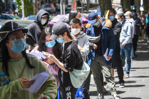 Melburnians queue for testing on Russell Street in the CBD last year.