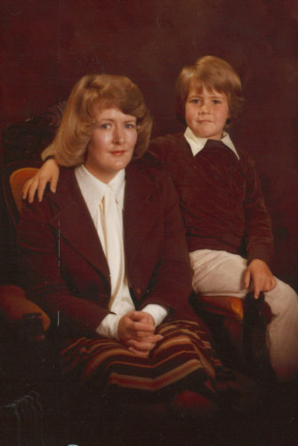 Anderson aged seven with his mum Christine. 