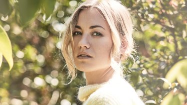 Yvonne Strahovski On Motherhood The Handmaid S Tale And