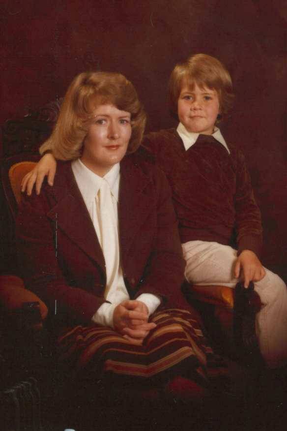 Anderson aged seven with his mum Christine. 