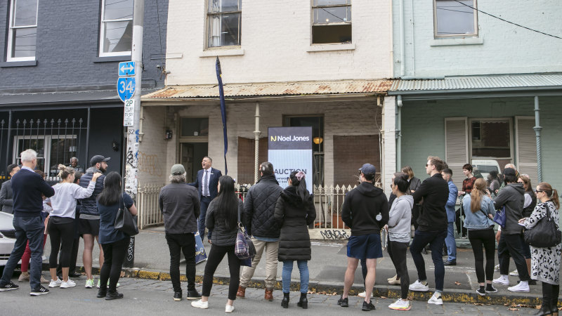 No mortgage? No worries: Melbourne property buyers pay cash instead