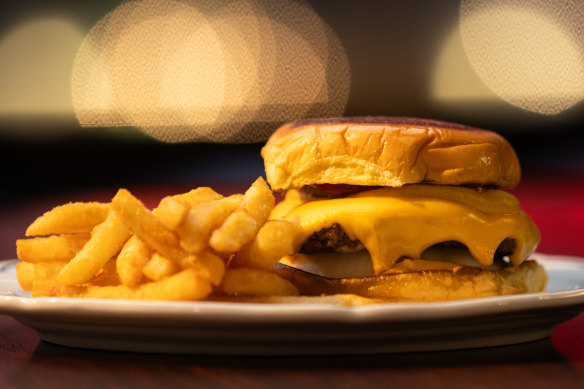 Cheeseburgers and chips at Springrock.