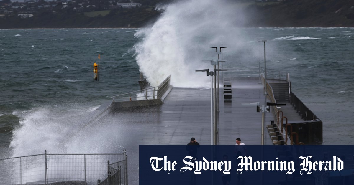Police searching for missing man after boat capsizes