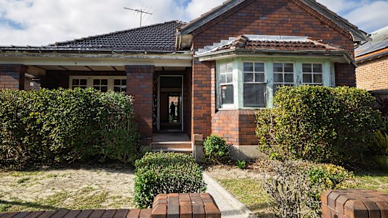 Auction of 9 Sutherland Street, Rosebery on Saturday 28th June 2025. The property ws being offered to market for the first time in about 90 years, and sold for $2,515,000. Photo: Sitthixay Ditthavong