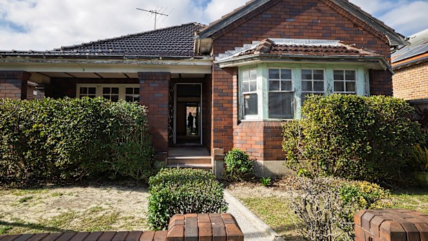 Family consider knocking down $2.5m Rosebery relic after auction win