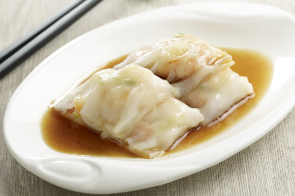 Har cheung fun (slippery steamed prawn rice noodle roll).