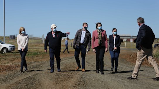 Jeannette Young, John Wagner, Steven Miles, Annastacia Palaszczuk and Yvette D’Ath at the announcement of a quarantine facility at Toowoomba Wellcamp Airport.