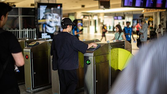 A Myki pass being used on Melbourne public transport.