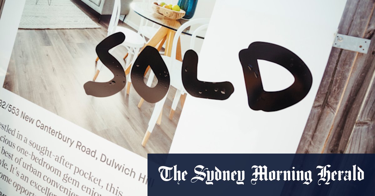 Australian borrowers stash away cuts instead of spending