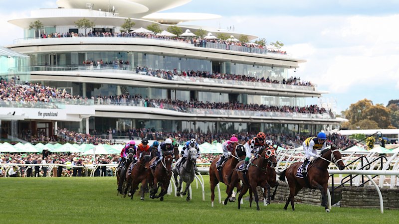 Avstralske konjske dirke izgubile 20 milijonov dolarjev v dveh letih, a upanje prinaša dan pokala