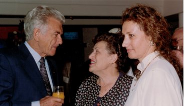 Gisella Scheinberg with Bob Hawke at Holdsworth Galleries.