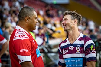 Berrick Barnes talking with Toutai Kefu.