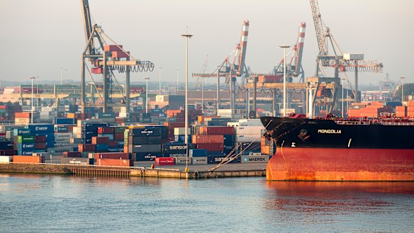 Trucks can arrive as little as 15 minutes before ships are scheduled to leave. 