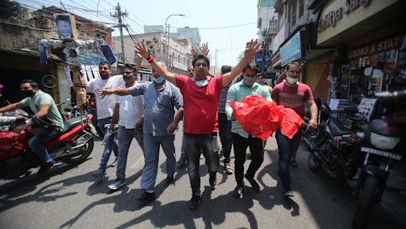 Indian protesters carry an effigy of Chinese President Xi Jinping in Jammu, India, on Wednesday.