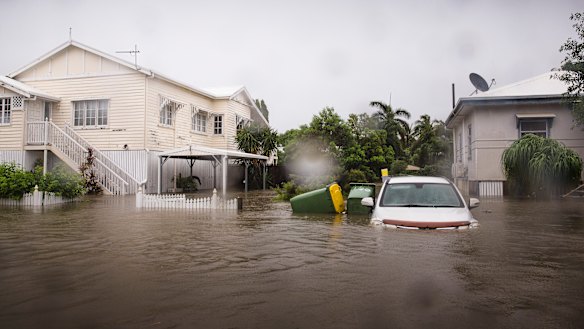 Floods are threatening hundreds of homes in the Townsville area.
