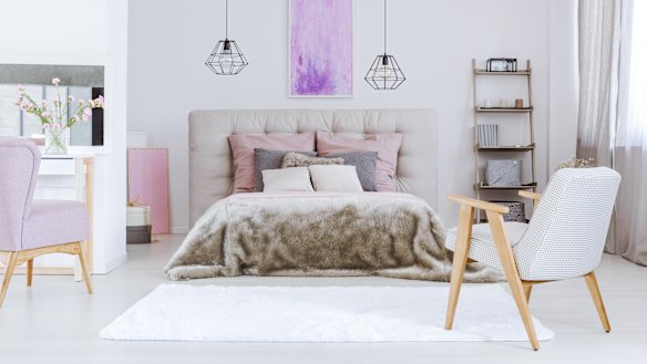 I took on a minimalism challenge that resulted in getting rid of more than 400 items in a month. 