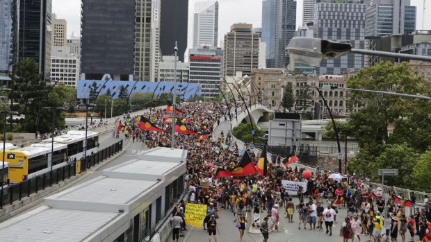 The crowd crosses Victoria Bridge on its way to South Bank. 