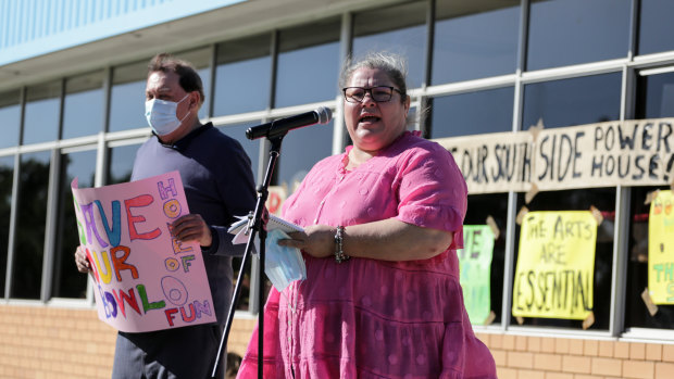 Sarah Anderson, whose daughter attends Brisbane’s Backbone Youth Arts, speaks at the rally on Saturday. 