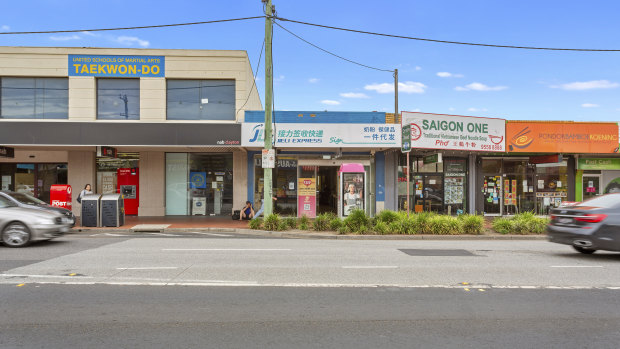 A standalone shop sold in the tightly held retail strip of Clayton Road for $1.55 million.
