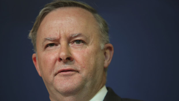 Labor leader Anthony Albanese has told unions he will push to protect workers rights in trade deals. 