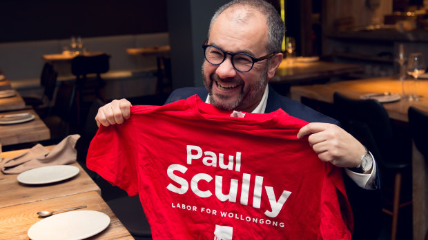 British Tory MP Paul Scully accepts a Labor t-shirt presented to him by his Australian Labor party namesake.