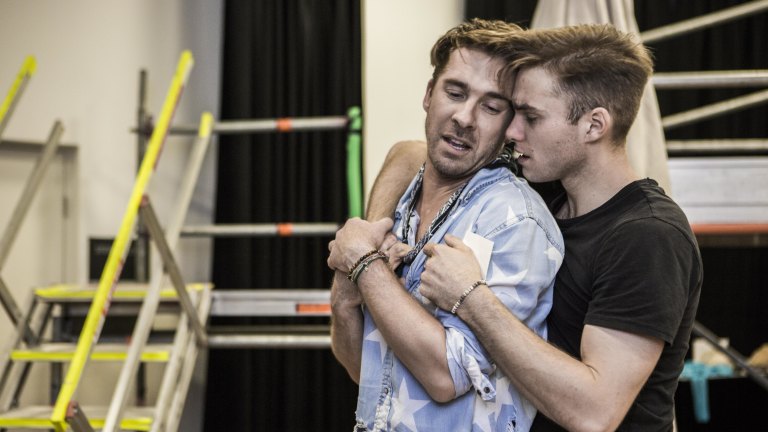Actor Hugh Sheridan And Hair Castmate Victims Of Perth Glassing Attack