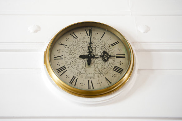The clocks stopped when the Queen disembarked for the last time.