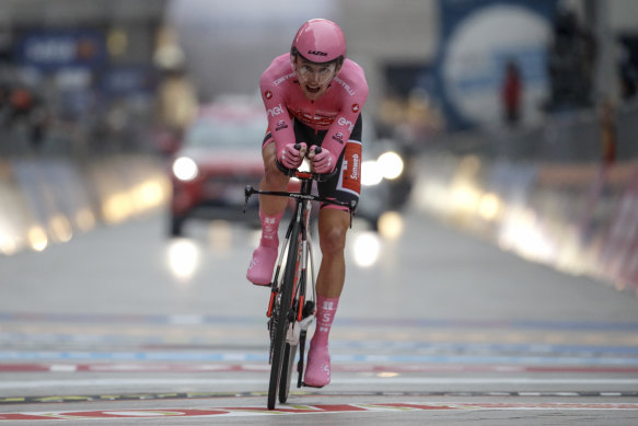Australian Jai Hindley fell agonisingly short of claiming the final pink jersey in Milan.
