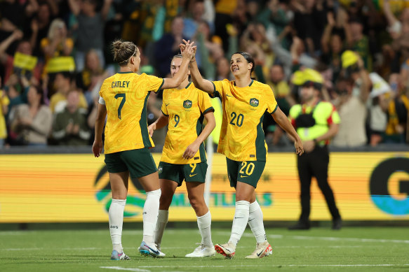 Sam Kerr celebrates her goal.