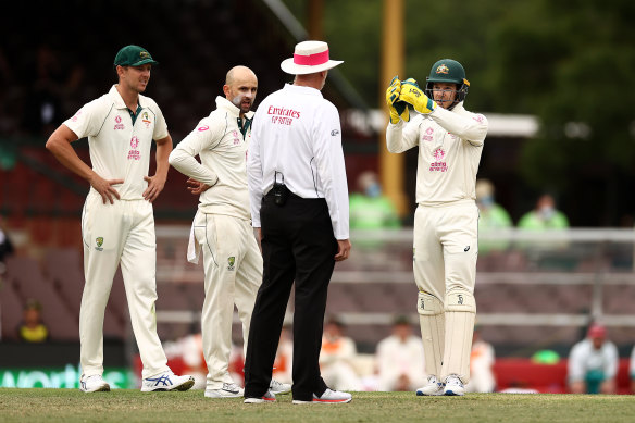 Tim Paine (right) remonstrates with umpire Paul Wilson at the SCG on Friday.