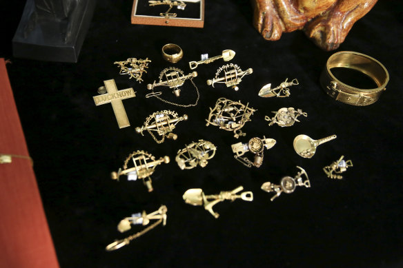 Much of the jewellery was decorated during the gold rush.  