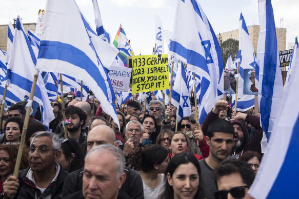 A protester asks for the US president’s help during a massive demonstration in front of the Israeli parliament on February 13.