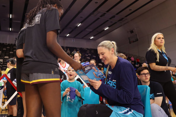 Lauren Jackson signs autographs after a Flyers game.