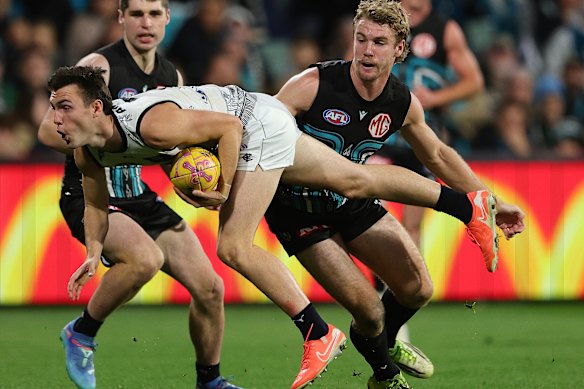 Carlton’s Jagga Smith and Port Adelaide’s Jason Horne-Francis battle for possession on Saturday night.