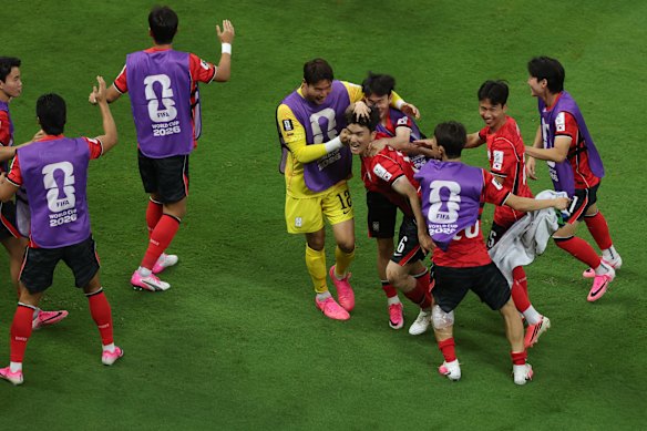 And is swamped by teammates.