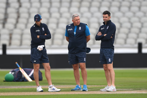 England captain Joe Root, coach Chris Silverwood and James Anderson chat about the pitch.