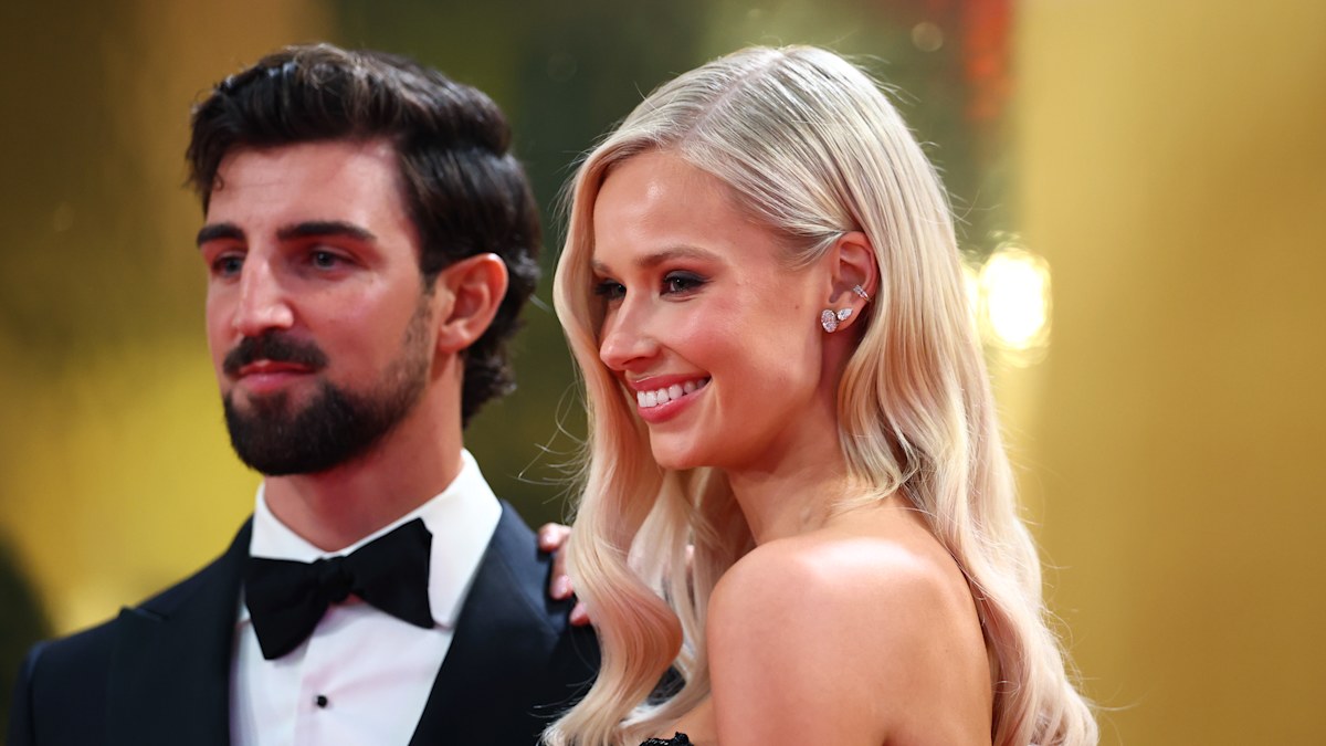 身价 100 万美元的 Brownlow 奖章获得者惊艳红毯造型