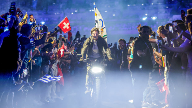 Celebrities take over star-studded Olympics closing ceremony